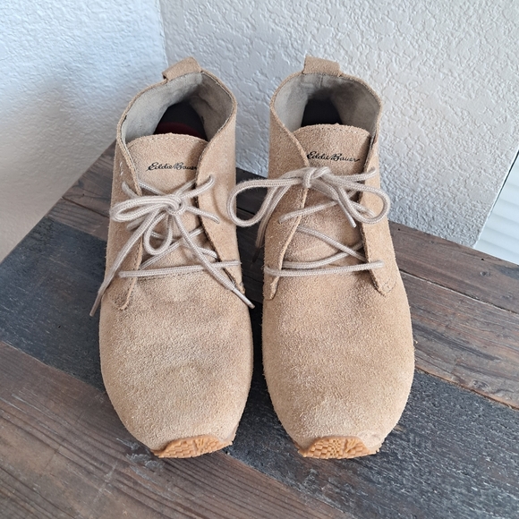 Eddie Bauer Women’s 7.5 Tan Suede Moccasin Style Rubber Sole Casual Tribal Vibes - Picture 1 of 13